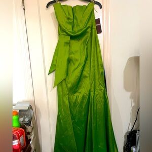 Elegant green dress 👗